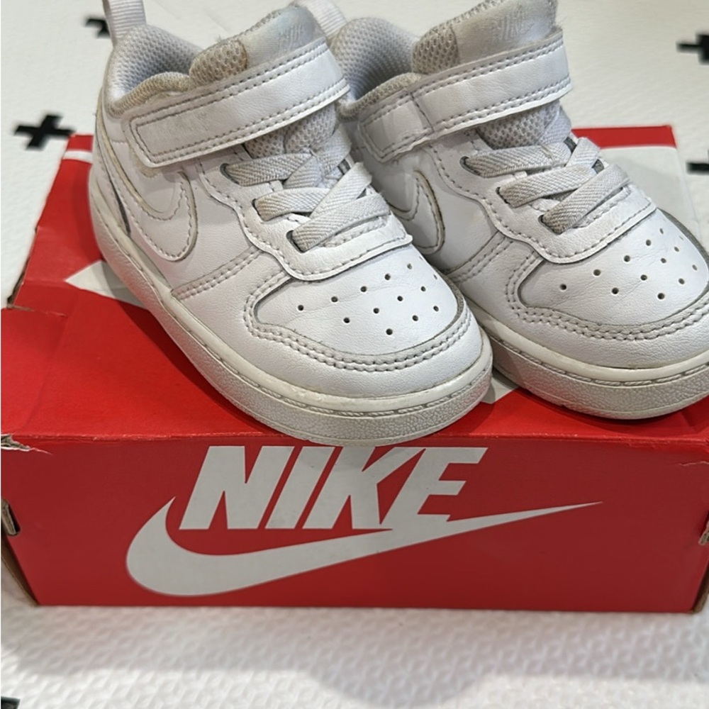 Nike Toddler Court Low Sneakers 5c with box